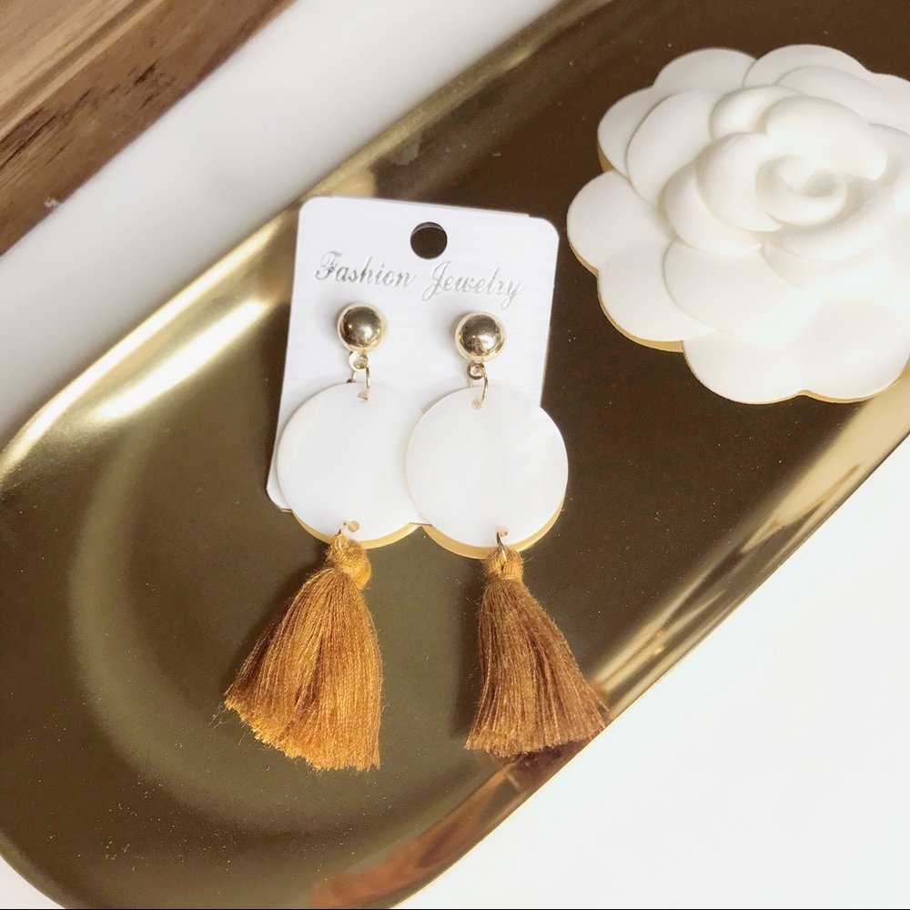 NWOT⭐️Yellow Tassel Earrings with Flat Pearl Top - Picture 3 of 3
